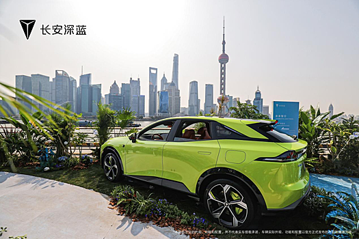 В Интернете впервые показали снимки интерьера будущего BMW X2