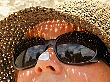 Врач объяснила, как наносить солнцезащитные средства