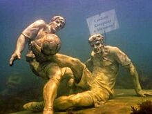 «Снова на дне»: в Черном море утопили памятник Кокорину и Мамаеву