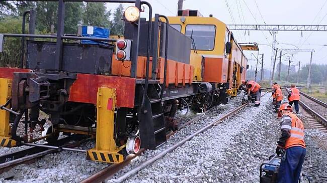 В Кировской области железнодорожники прокладывают «бархатный» путь