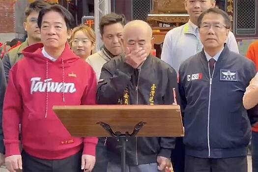 Монаха стошнило на президента Тайваня на глазах у толпы