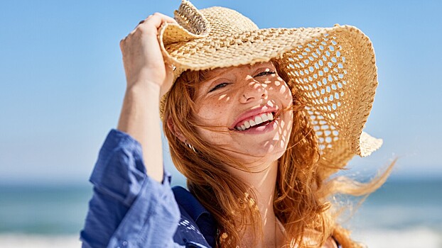 Врач объяснил, кому нужна солнцезащитная одежда