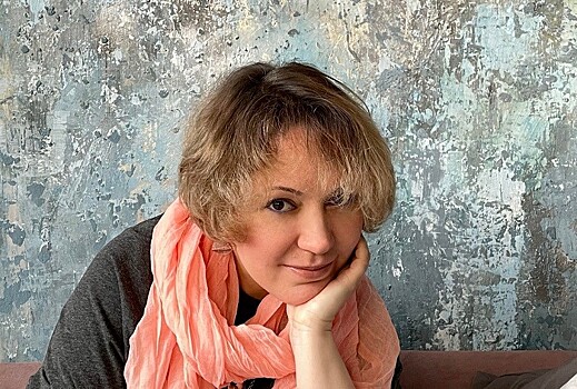 Надя Делаланд: "Писать и читать стихи может быть и полезно, и вредно"