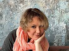 Надя Делаланд: "Писать и читать стихи может быть и полезно, и вредно"