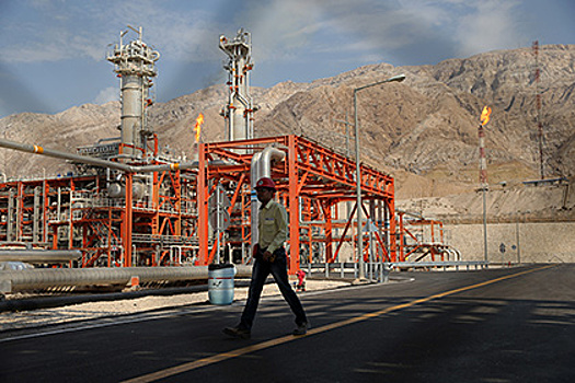 Иран предложил юань в качестве валюты при торговле нефтью