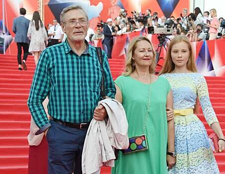 Семнадцатилетняя дочь Александра Михайлова собралась замуж
