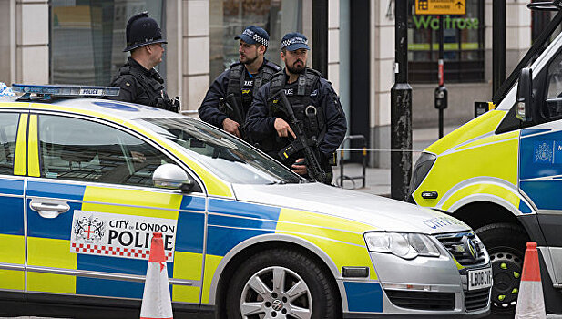Опрос: большинство британцев выступает за вооружение всех полицейских