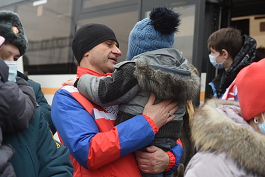Подмосковные волонтеры помогли семье, приехавшей из ДНР