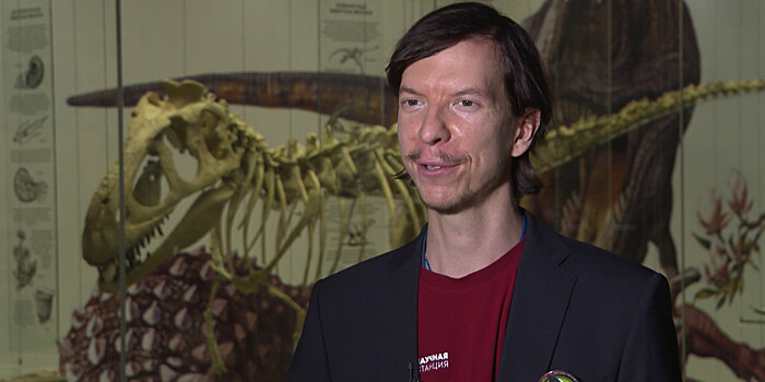 Ровесники СНГ: Ярослав Попов изучает динозавров и делится знаниями с миром