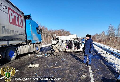 Четверо россиян стали жертвами аварии с участием фуры и легковушки