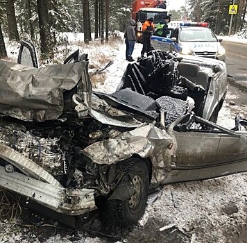 Легковушки врезались в автобус и «КамАЗ» в Петрозаводске