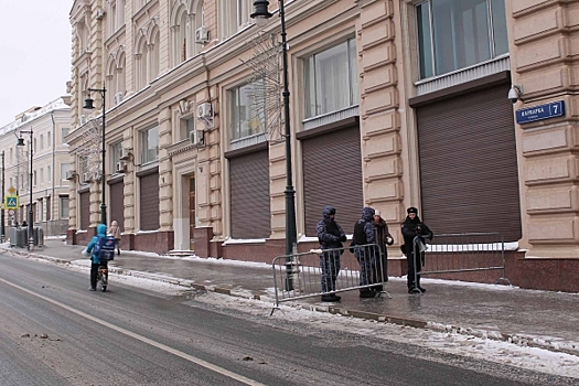 В Петербурге из-за обрушения перил на лестнице в доходном доме погиб 25-летний мужчина