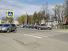 Самый нелепый переход Владимира: пешеходы рискуют жизнью, водители - штрафами