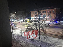 Один человек погиб после столкновения иномарки с кафе в Кемерове
