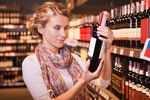 Россияне стали в два раза меньше покупать водки и вина