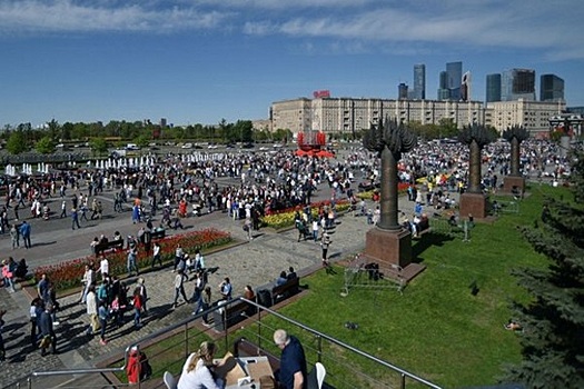 Около 12,5 млн тюльпанов украсят Москву ко Дню Победы