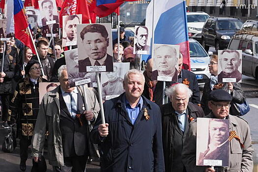 Участники шествия вспомнили героев народного ополчения