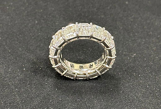 В Шереметьево таможенники изъяли кольцо за шесть миллионов рублей