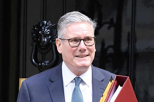 Премьера Британии предупредили о слишком частых поездках за границу