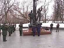 В Москве и Пскове почтили подвиг десантников 6-й роты