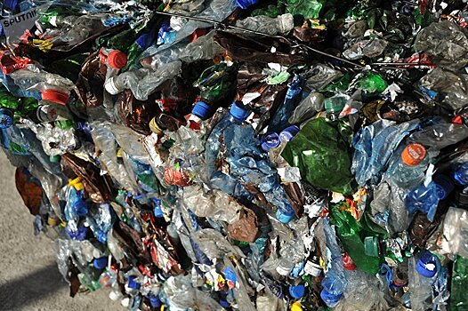 Глобальные корпорации обещают порвать с пластиковой бутылкой