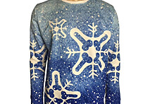 Дизайнер по ошибке создал свитер с неприличной снежинкой