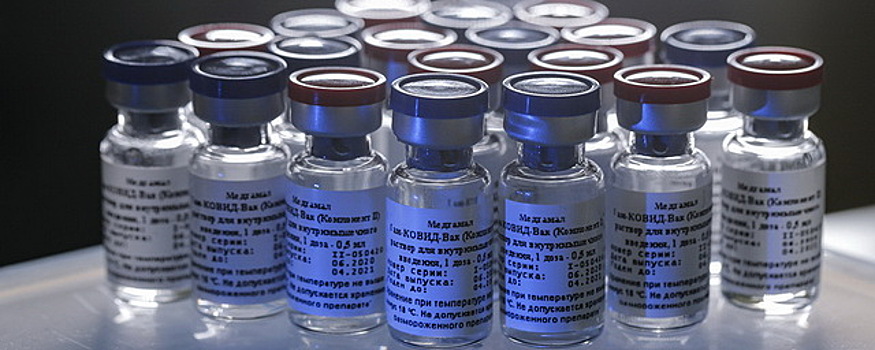 Глава омского минздрава Мураховский сообщил, что вакцины от COVID-19 хватит на всех