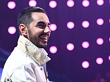 Бросивший жену по телефону российский певец отказался ее содержать