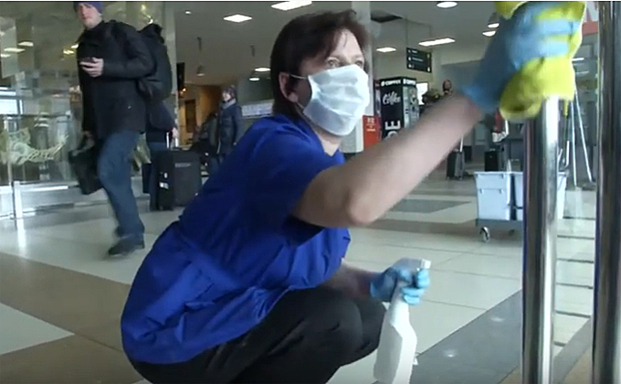 Как обеззараживают аэропорт Толмачево от коронавируса