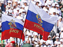 Как поздравить родных и друзей с Днем государственного флага России