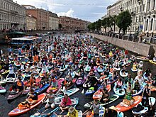 В Санкт-Петербурге прошел фестиваль сапсерфинга «Фонтанка SUP». На старт вышли 10 000 участников