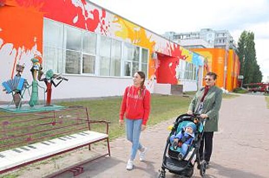 Художники из разных городов России изменили облик зданий в Старом Осколе