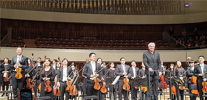 Азиатский алмаз. Филармонический оркестр Сеула, дирижер Маркус Штенц представили азиатско-русско-европейскую музыку в концертном зале "Зарядье"