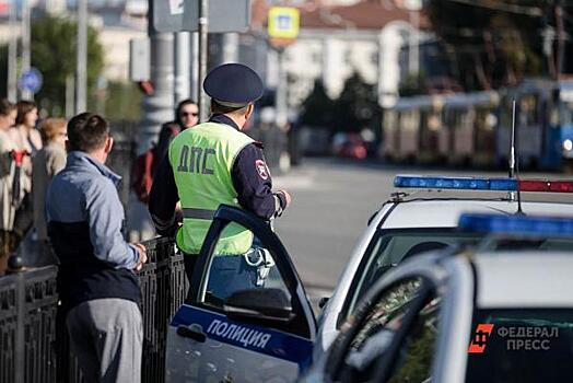 Таксист в Москве пролетел на красный и протаранил толпу пешеходов