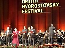 В Красноярске зал стоя аплодировал артистам фестиваля и кричал им «Браво!»