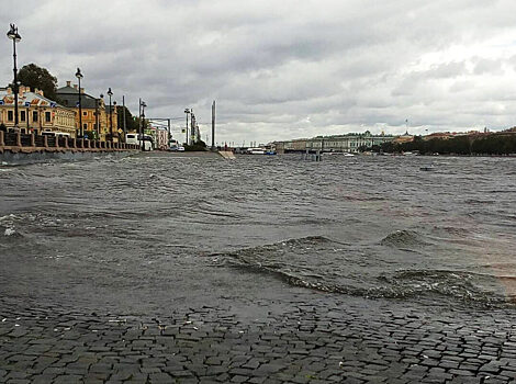 Ураганный ветер и наводнение обрушились на Санкт‐Петербург