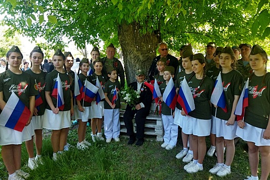 В ЛНР военный оркестр поздравил с Днем Победы 99-летнего фронтовика