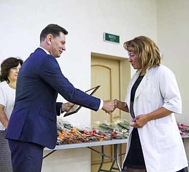 Префект СЗАО Алексей Пашков поздравил с юбилеем коллектив 67-й больницы