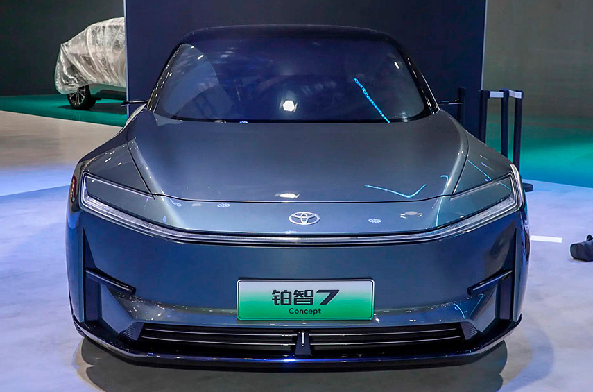 Toyota bZ7. Японская компания и китайская фирма GAC создали прототип нового электрического седана: он станет серийным в этом году.
