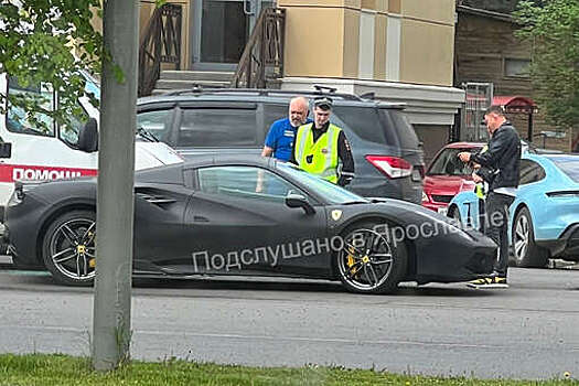 В Ярославле "скорая" врезалась в Ferrari