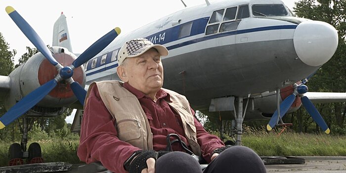 Сан Саныч продает Илюшу. Оба пенсионеры. Летчику – 70, его ИЛ-14 – 60