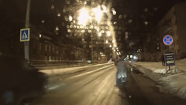 Суровая месть пешехода бесшабашному водителю