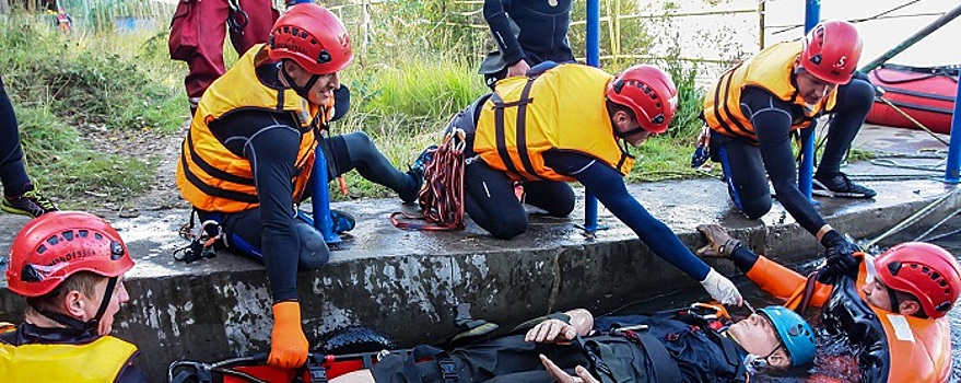 В Новосибирской области провели соревнования по спасательному многоборью