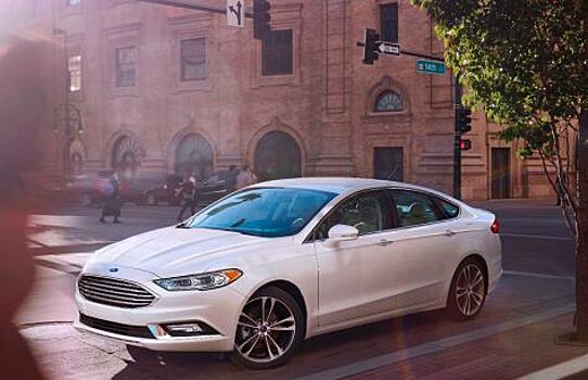 Ford Fusion назван лучшим семейным седаном