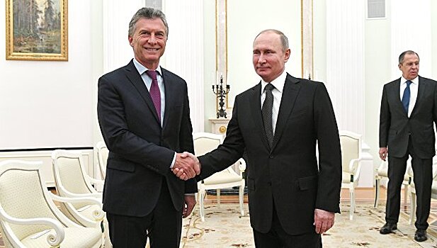 Путин обсудил с аргентинским лидером футбол и космос