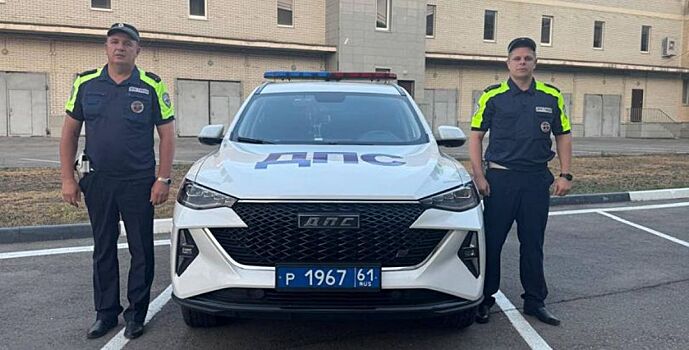 Донские полицейские помогли беременной женщине добраться в больницу в Ростов