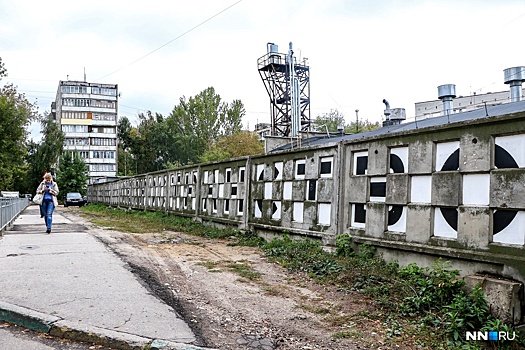 Гуляем по свежему стрит-арту Нижнего Новгорода — 3: межклеточное пространство, марки и буффонада