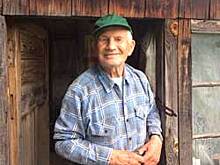 99-летний садовод из Челябинска каждый день приходит полоть грядки с помидорами и огурцами