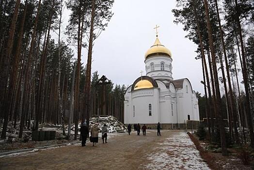 В Среднеуральском монастыре взялись за оформление построек