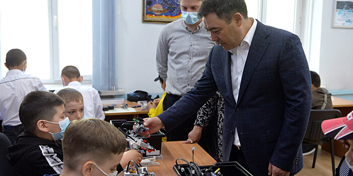 Садыр Жапаров предложил создать детские научно-технические центры в селах Кыргызстана